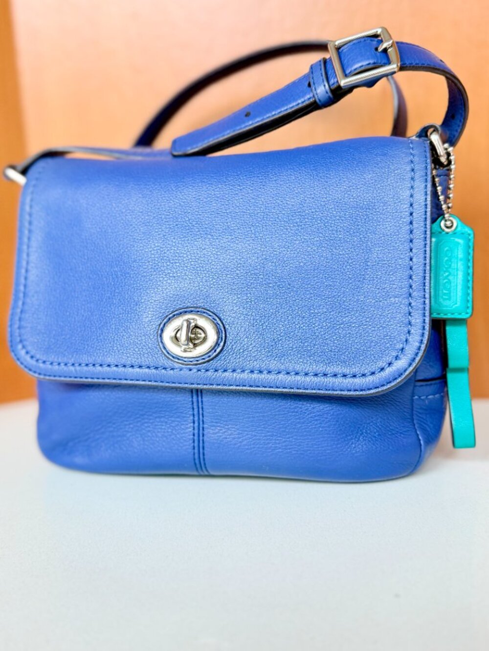 Coach Leather Crossbody Bag Blue Periwinkle Turnlock Flap F23663 Emerald Satin